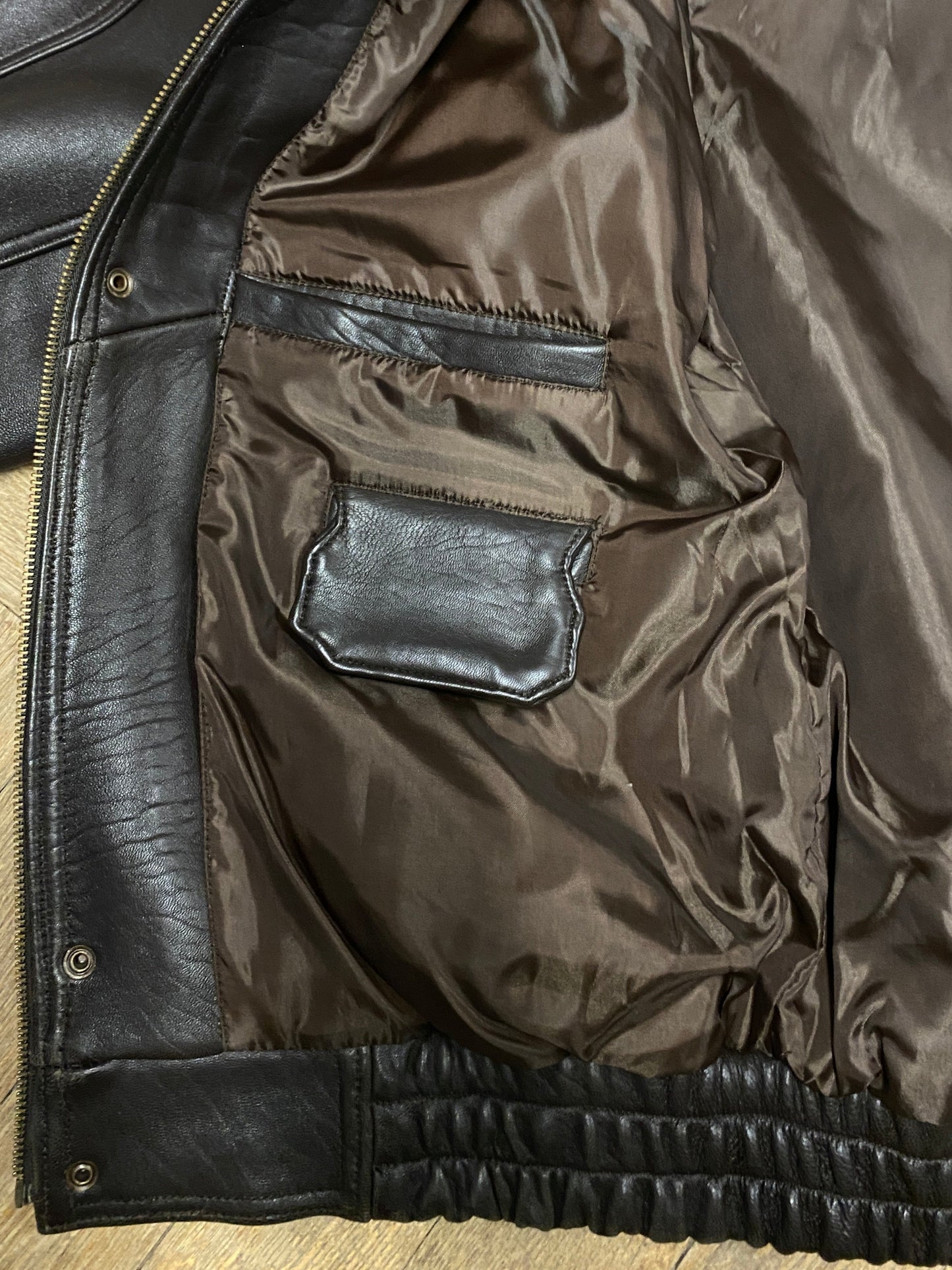 Schwarze Lederjacke