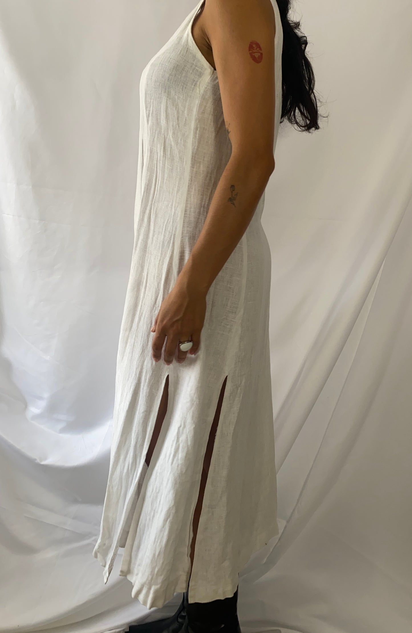 Leinen Kleid mit Schlitzen