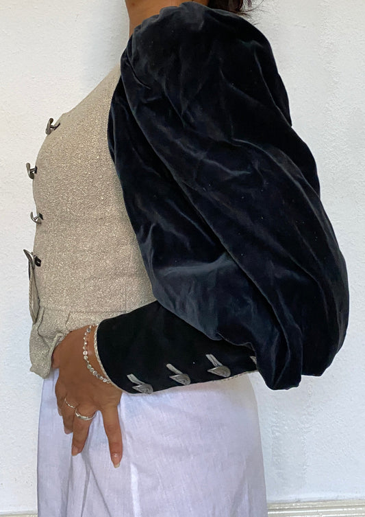 traditional top with puff sleeves