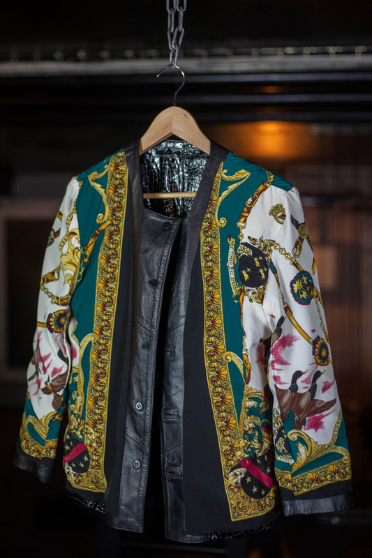 Schwarze Lederjacke mit Innenmuster