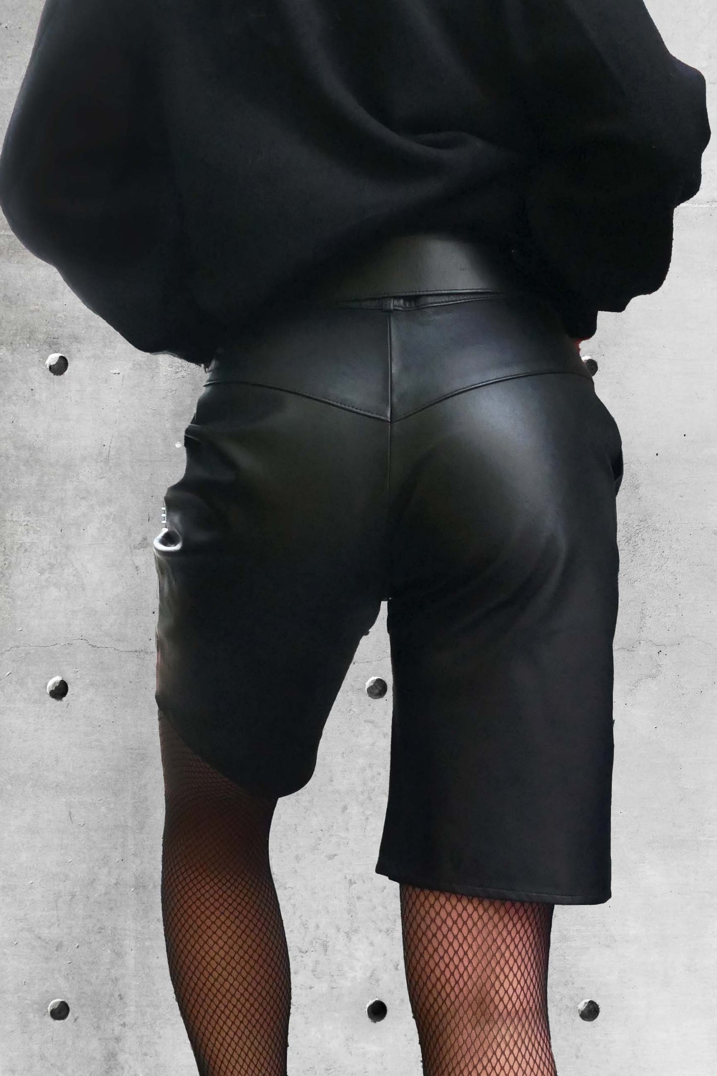 Knielange Ledershorts