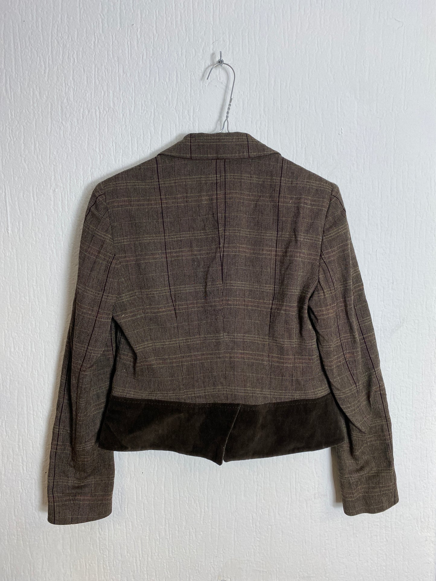 Taillierter Blazer mit Samt-Details