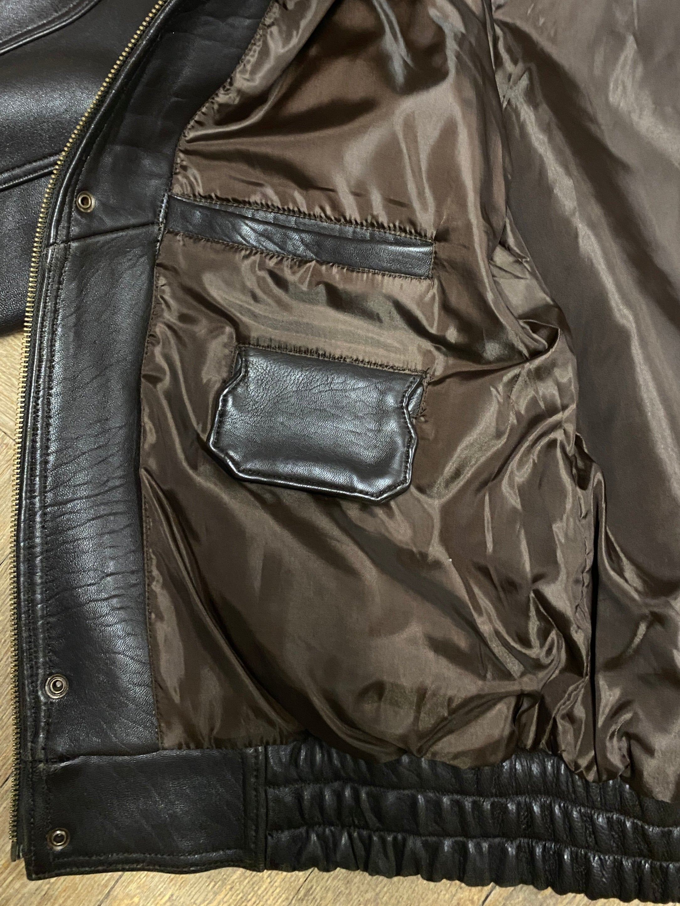 Schwarze Lederjacke