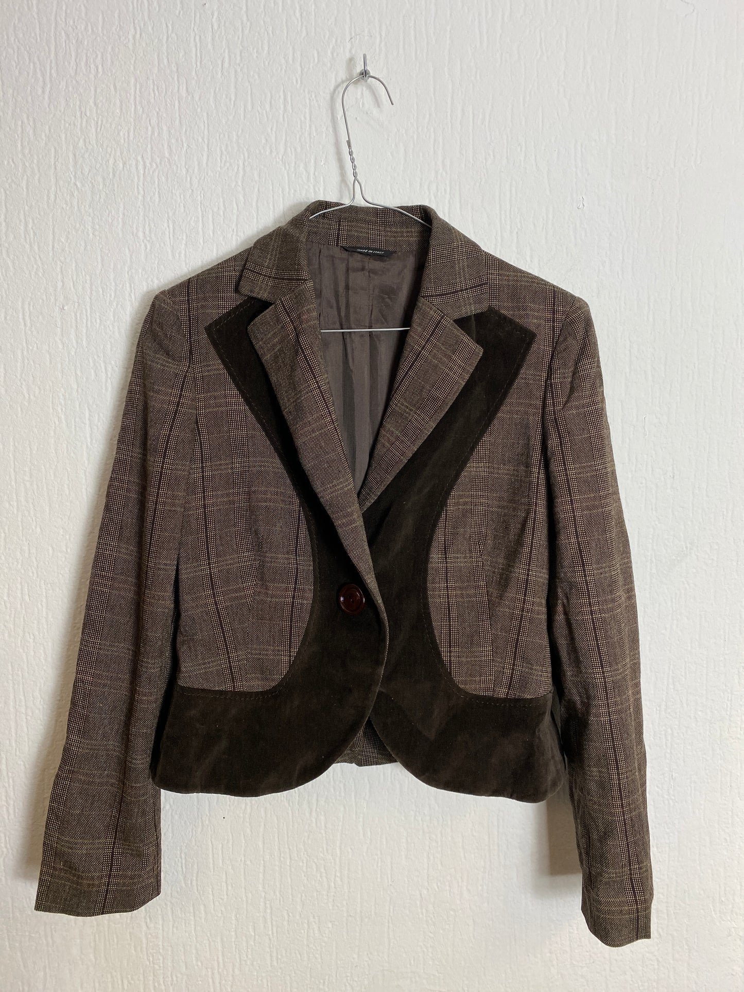 Taillierter Blazer mit Samt-Details