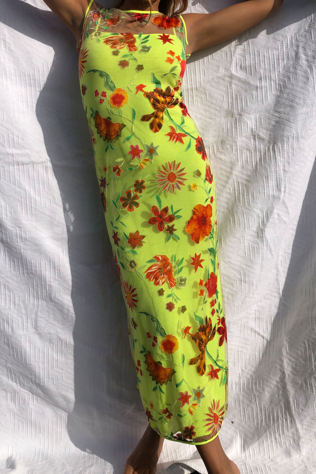 Blumiges Neonkleid